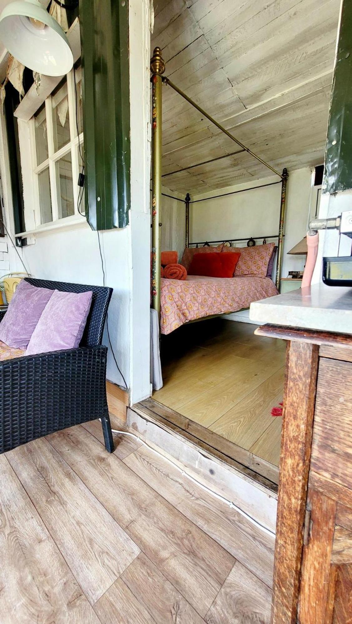 Treguth Glamping Unique Experience - Themed Huts Hotel Saint Day Exterior photo