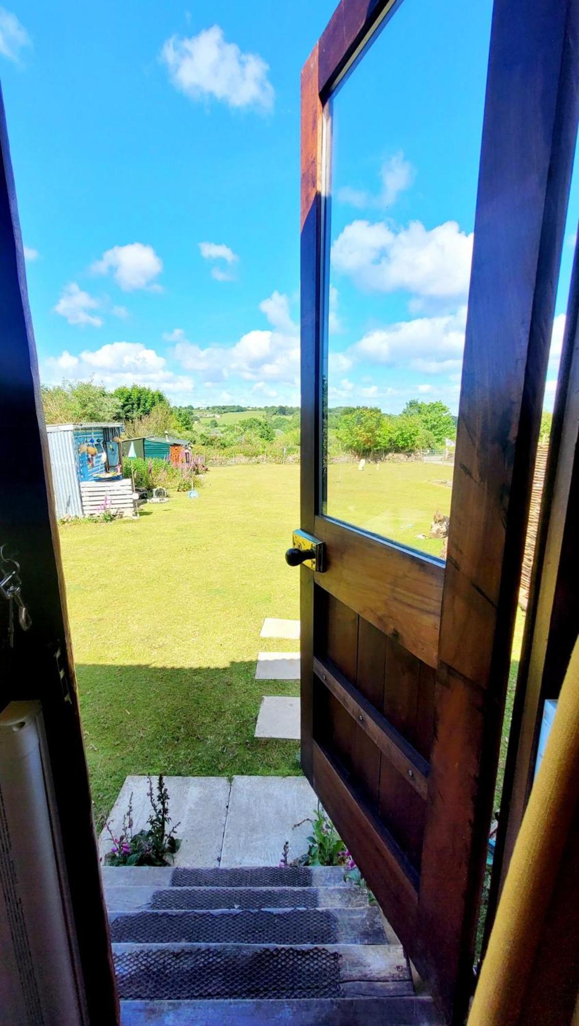 Treguth Glamping Unique Experience - Themed Huts Hotel Saint Day Exterior photo
